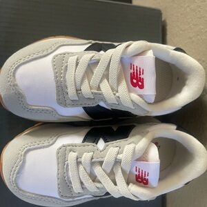 New Balance US Kids/Infants Size 6 White/Black